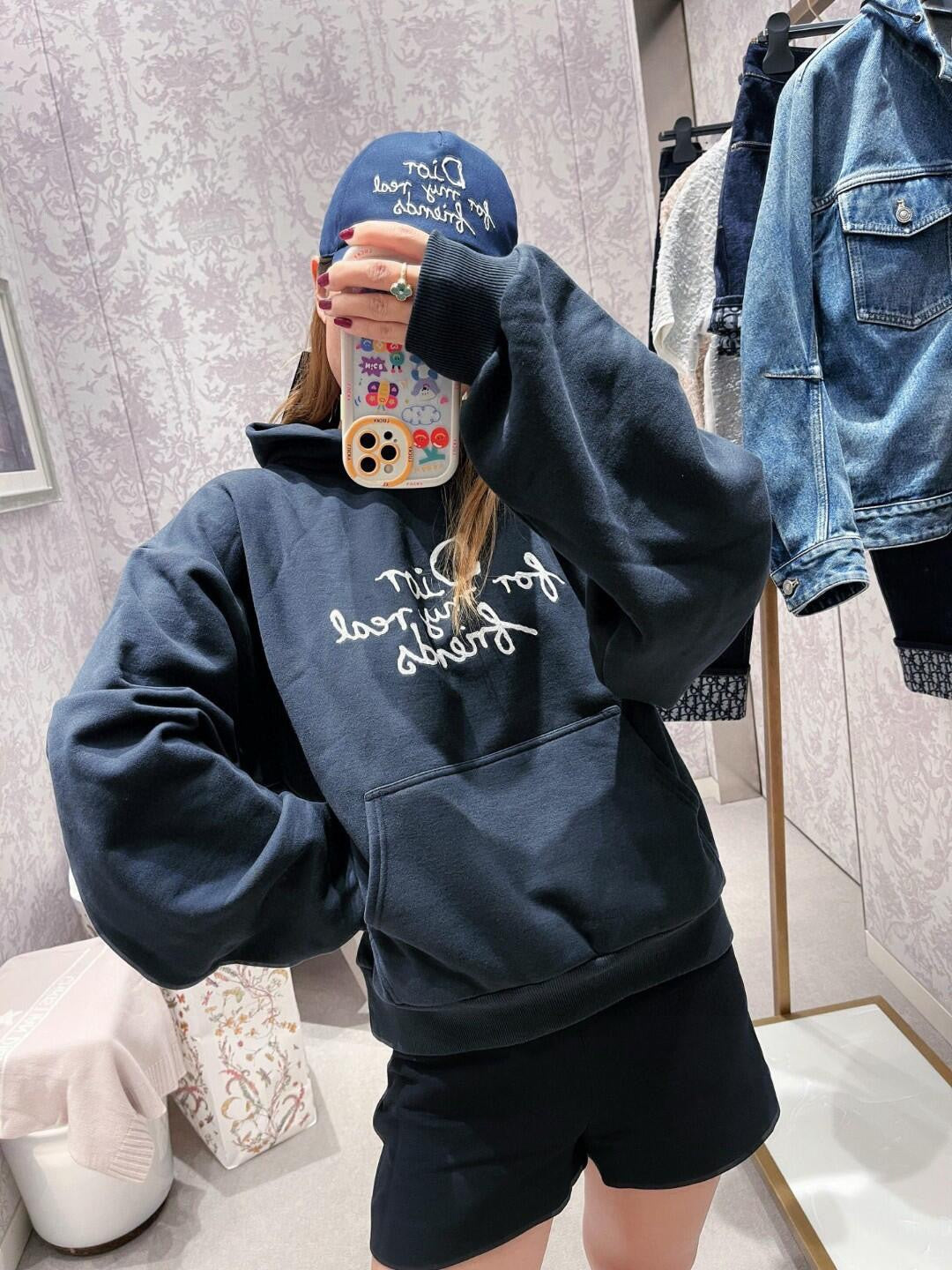 BVG / 디올 후드티