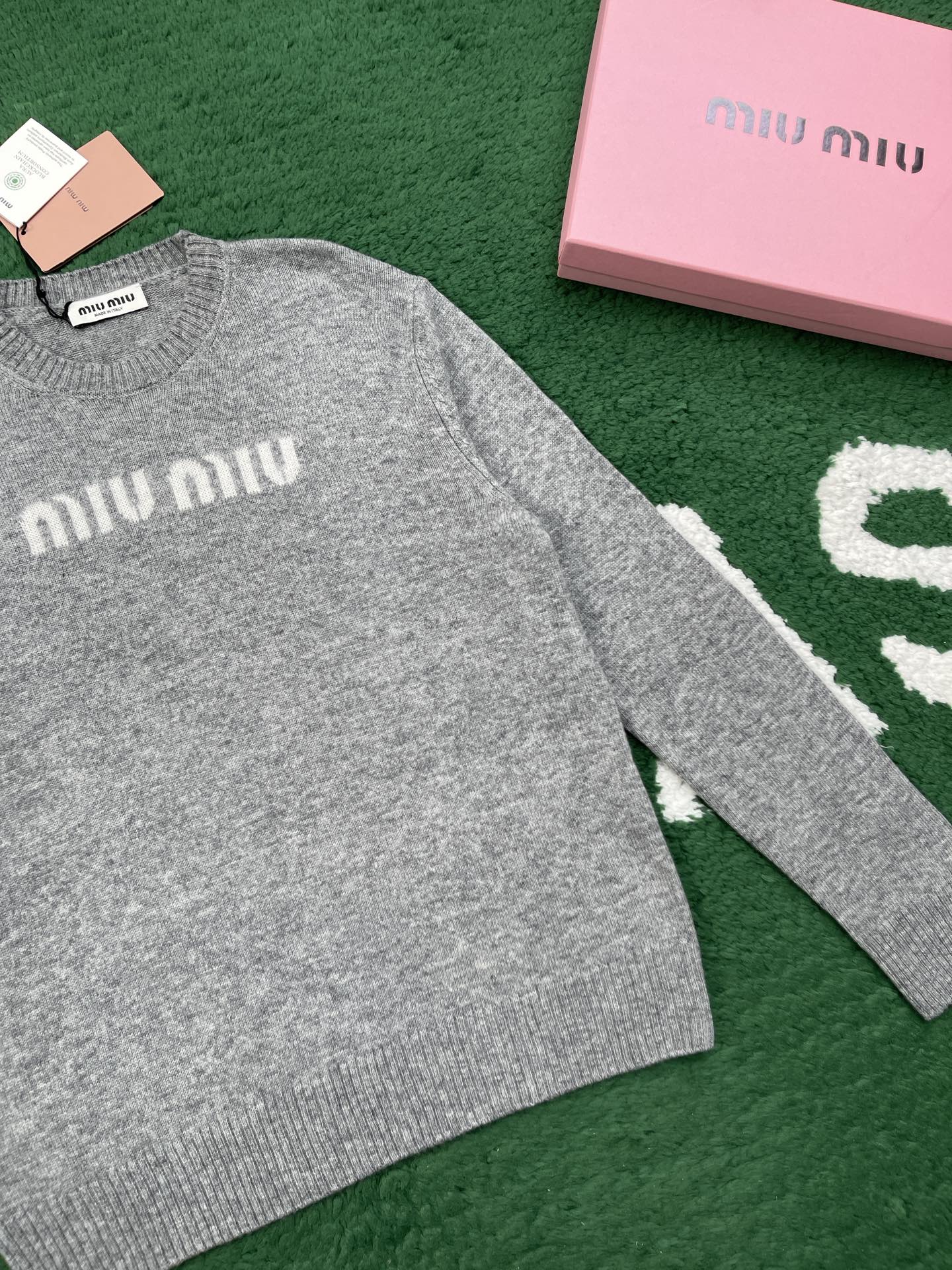 BVG / 미우미우 니트 스웨터