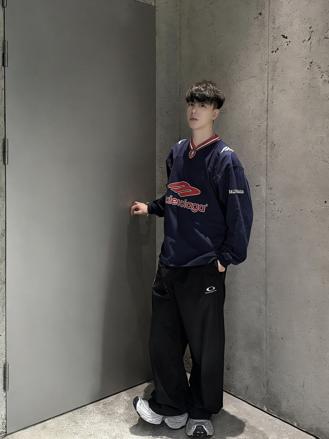 체인1호 / 발렌시아가 브이넥 긴팔