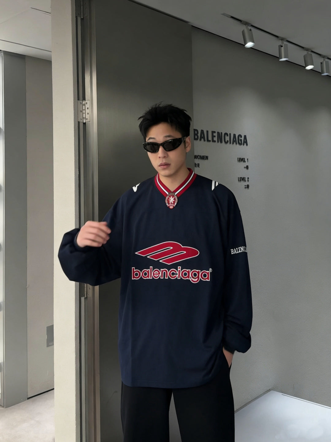 체인1호 / 발렌시아가 브이넥 긴팔