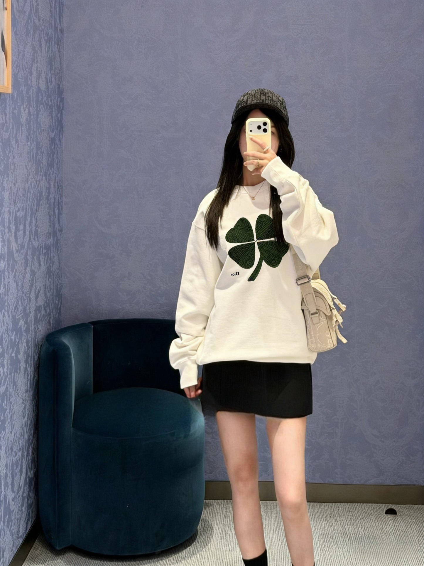 BVG / 디올 후드티