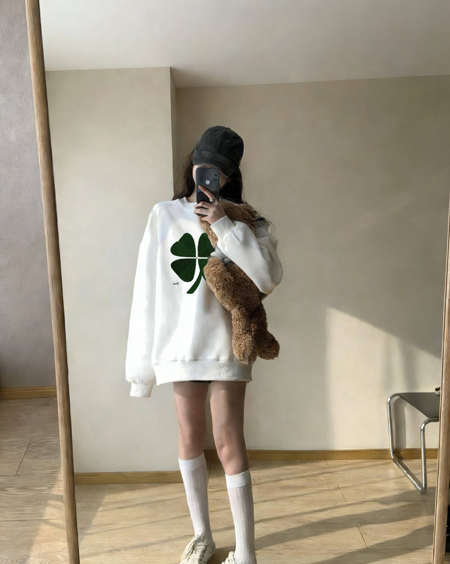 BVG / 디올 후드티