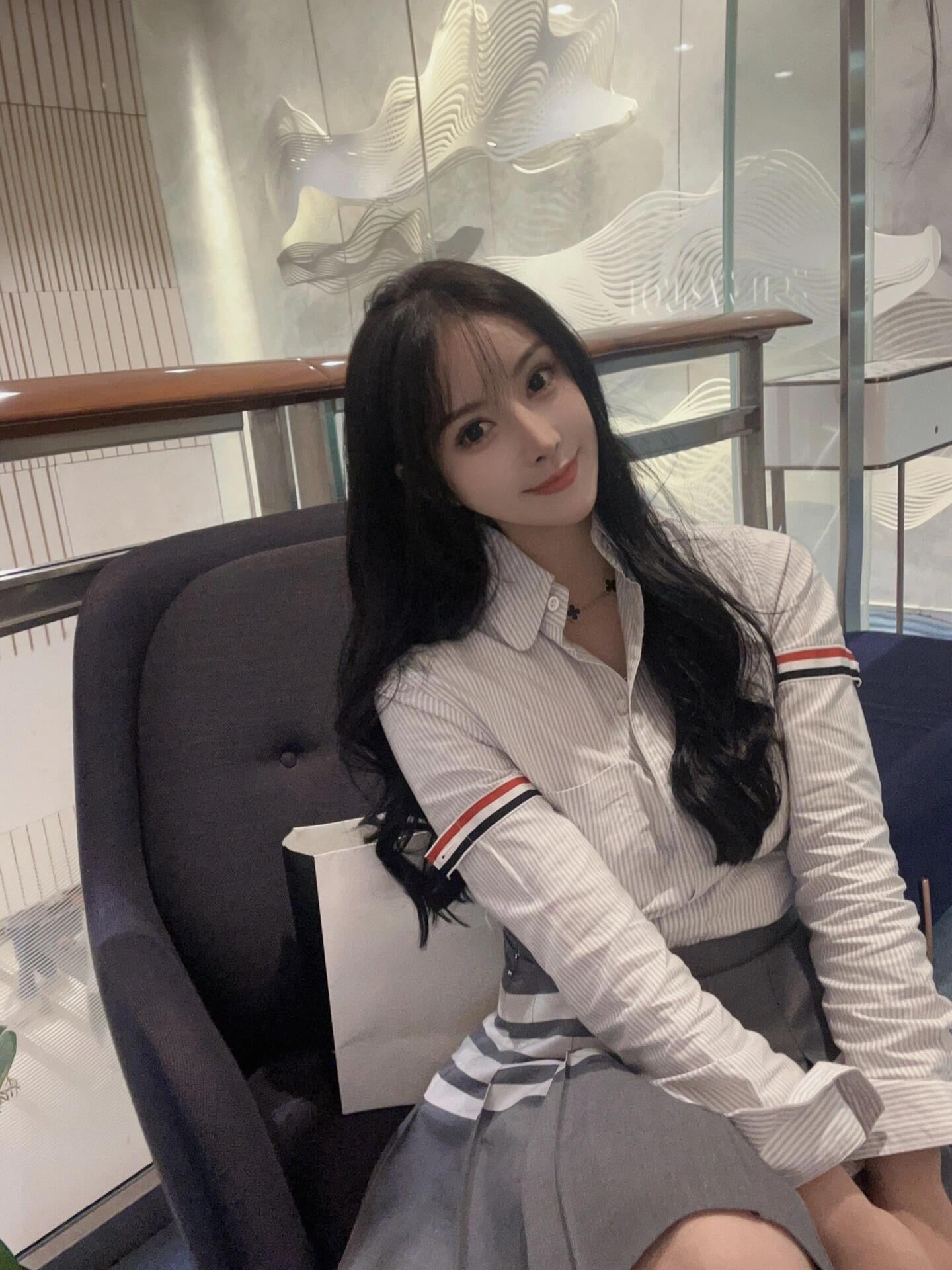 BVG / 톰브라운 셔츠