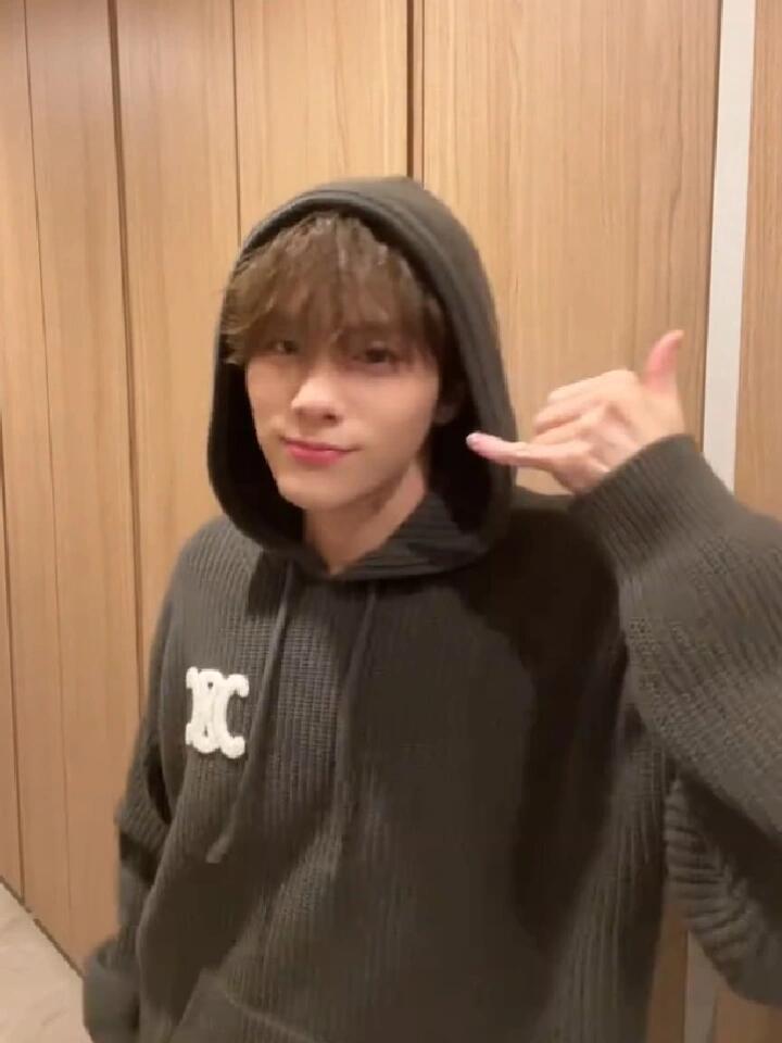BVG / 셀린느 니트 후드
