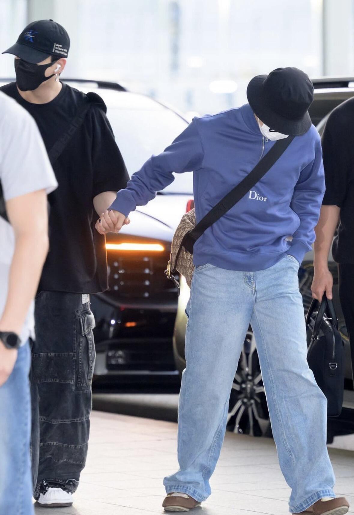 BVG / 디올 후드티