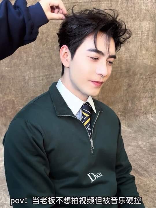 BVG / 디올 후드티