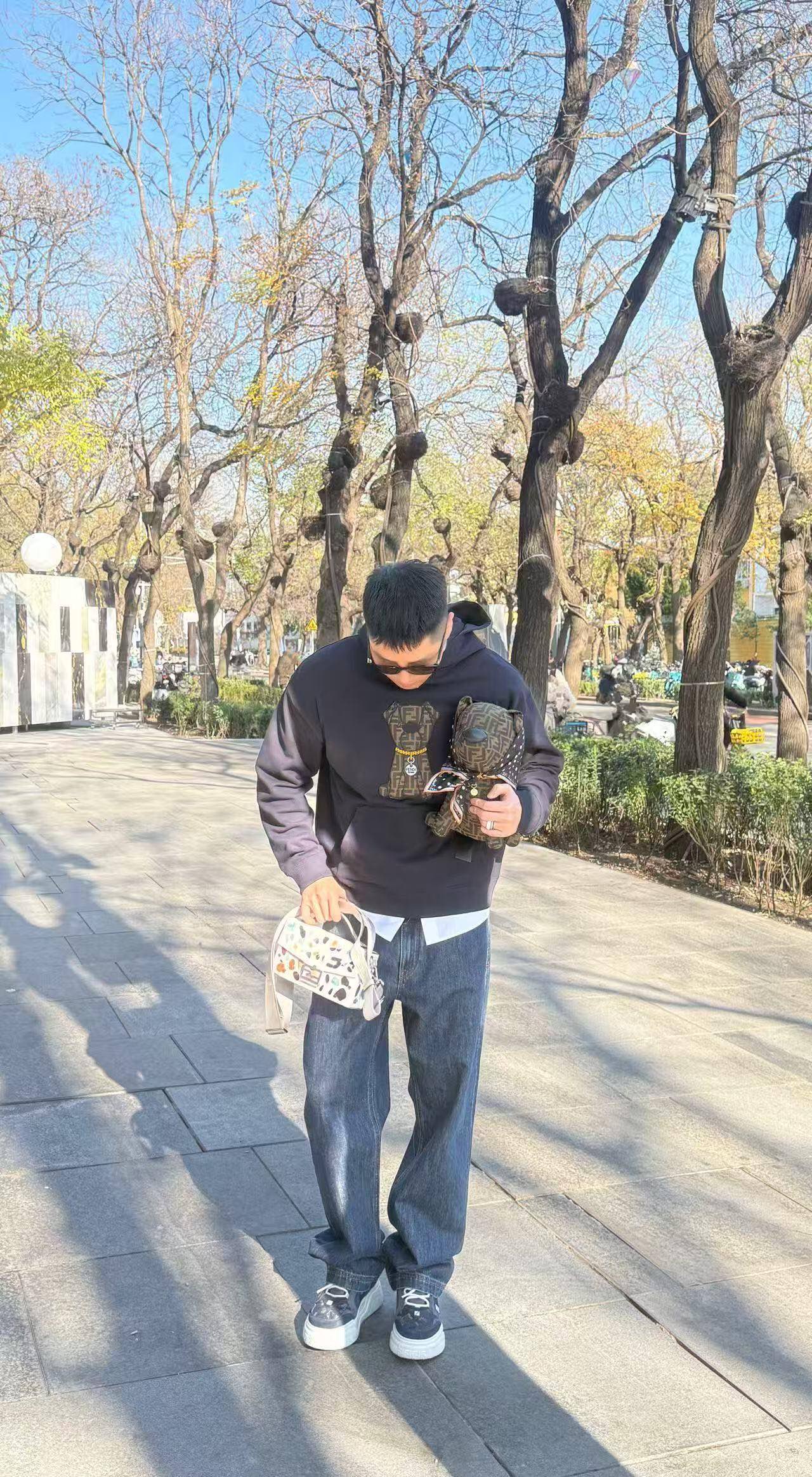 BVG / 펜디 후드티