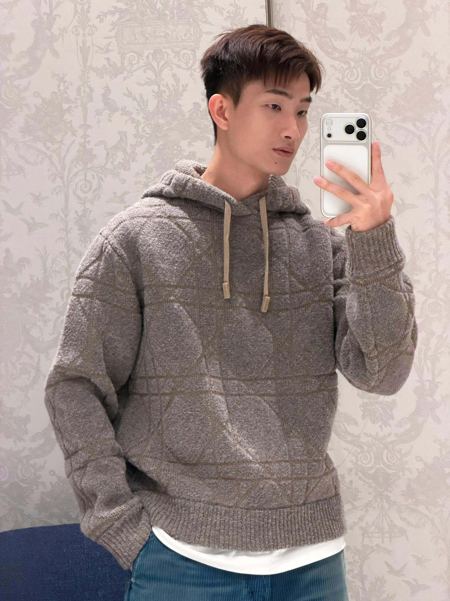 BVG / 디올 후드티