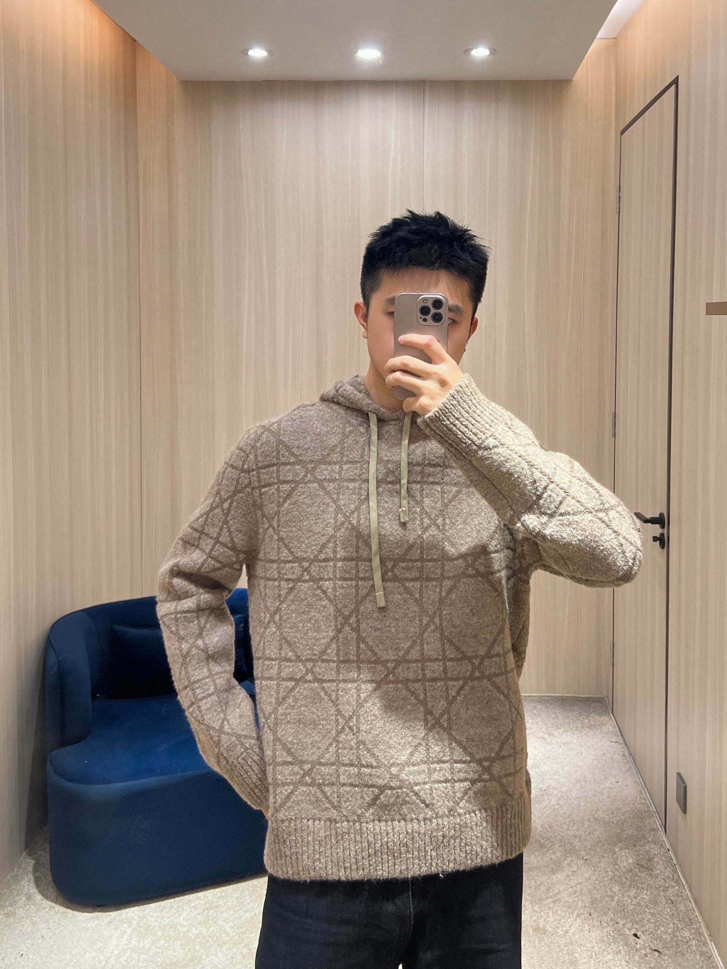 BVG / 디올 후드티