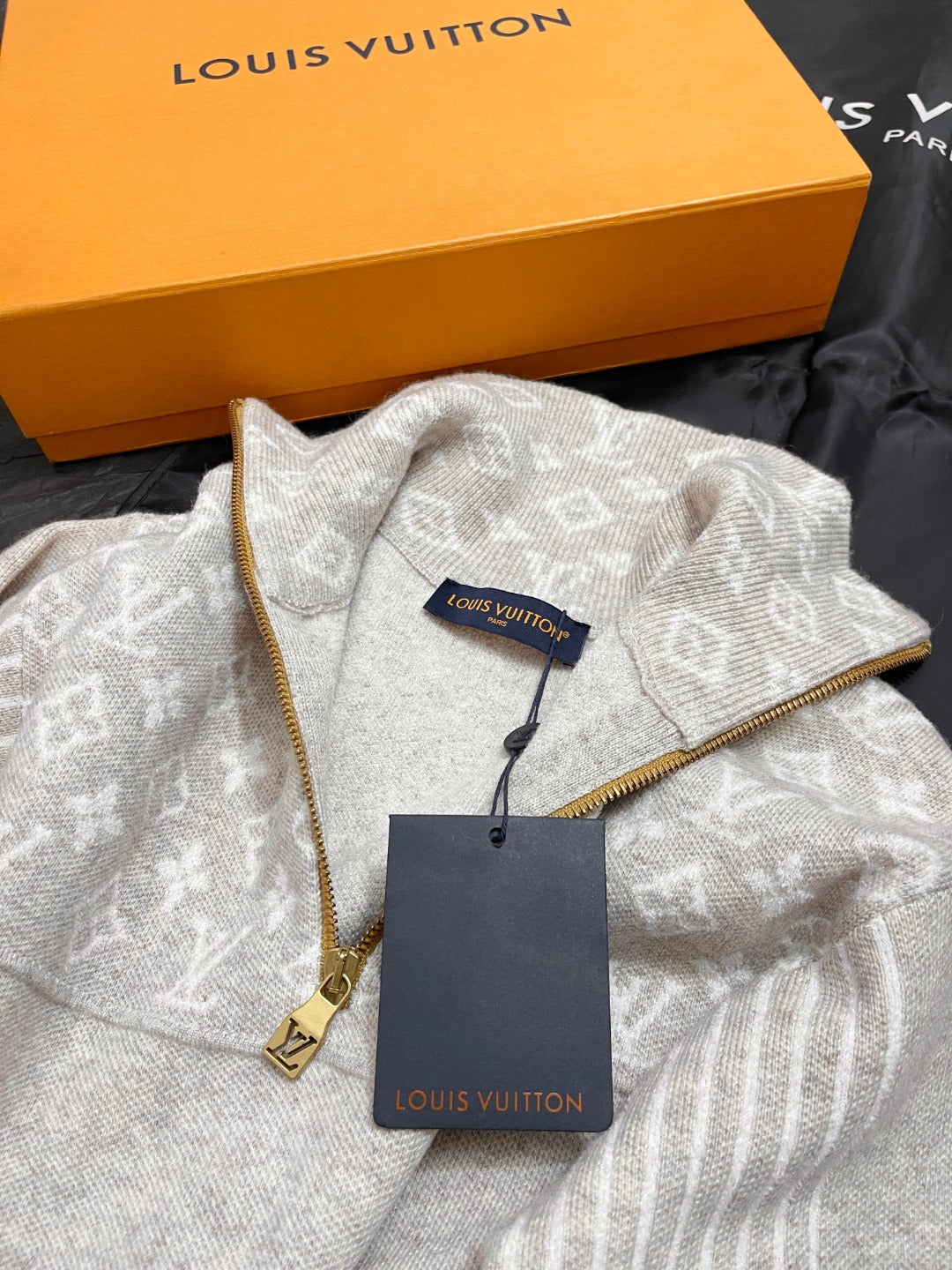 BVG / 루이비통 니트