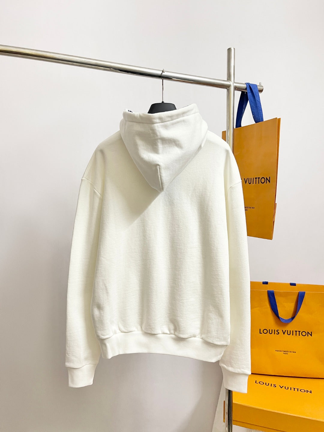 BVG / 루이비통 후드디