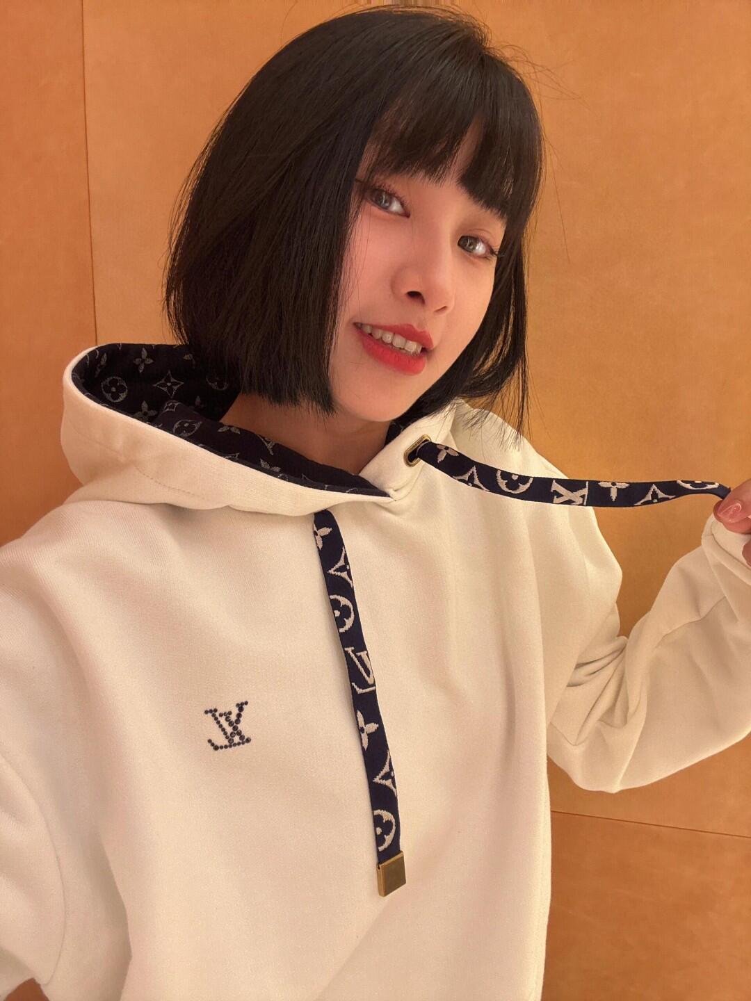 BVG / 루이비통 후드디