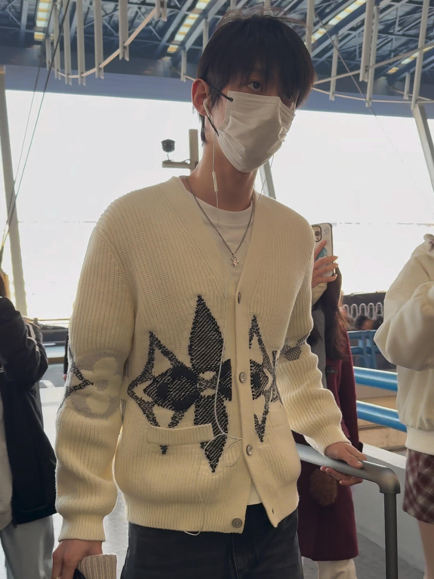 BVG / 루이비통 니트