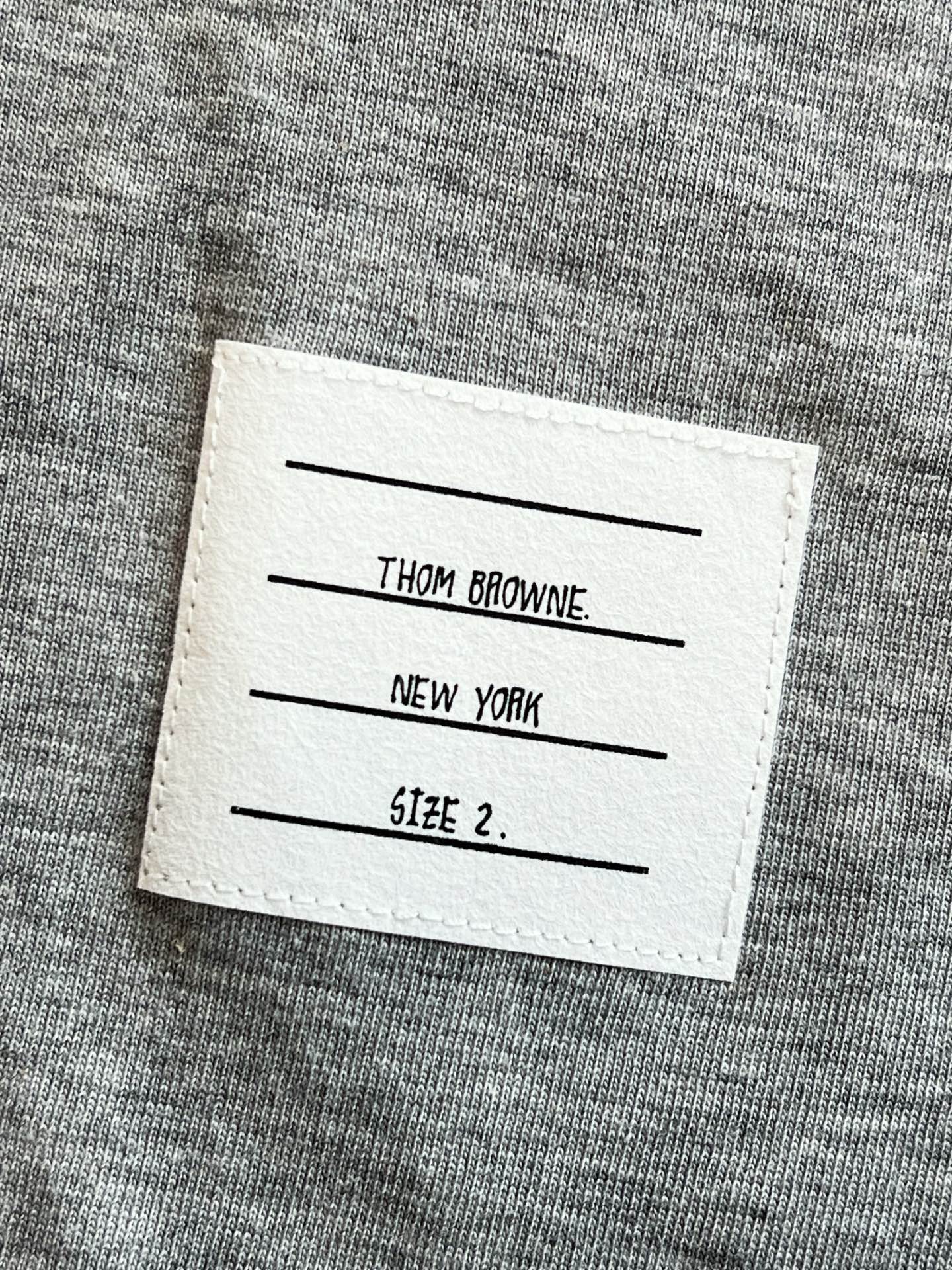 V공장 / 톰브라운 반팔