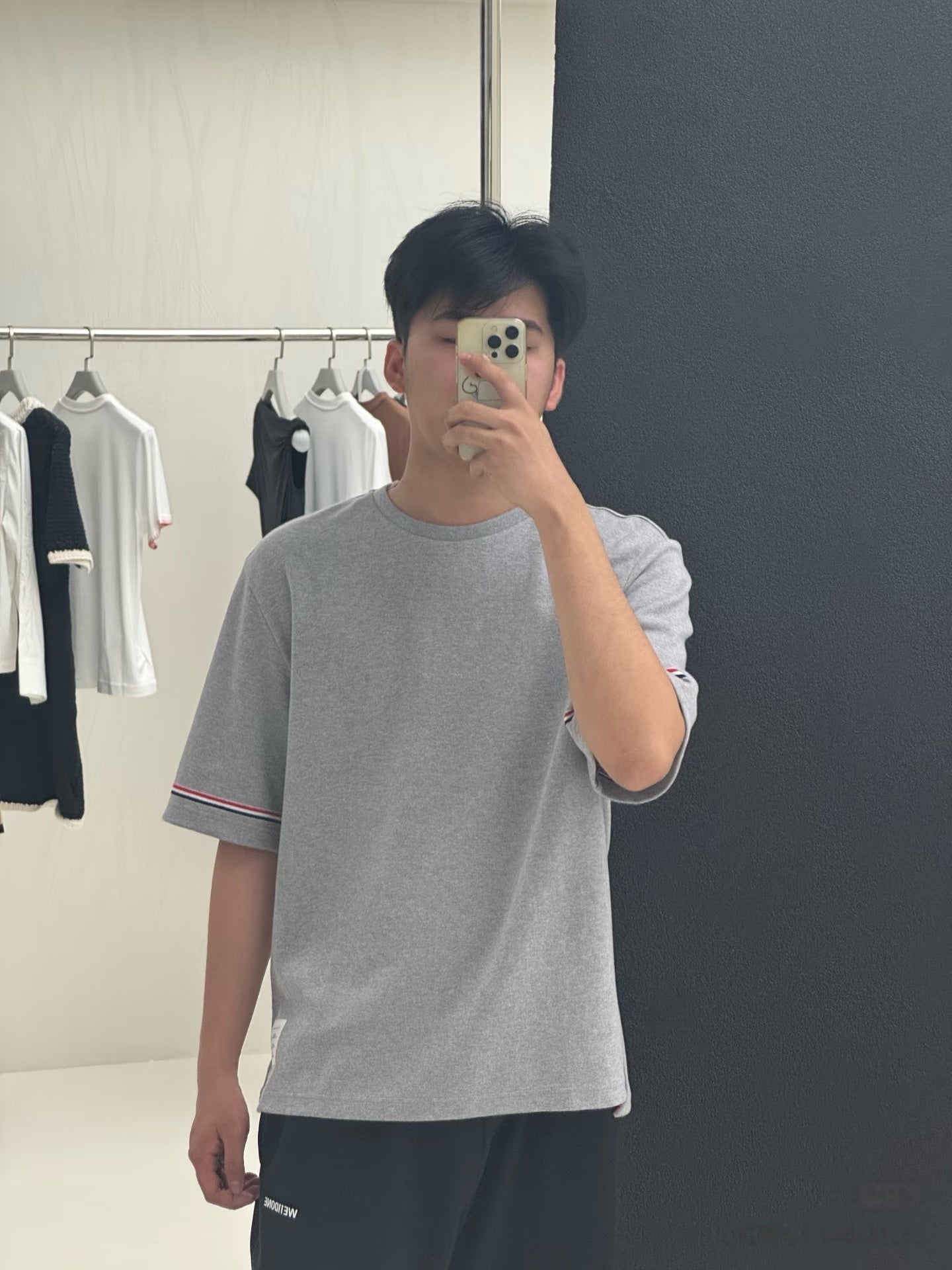V공장 / 톰브라운 반팔