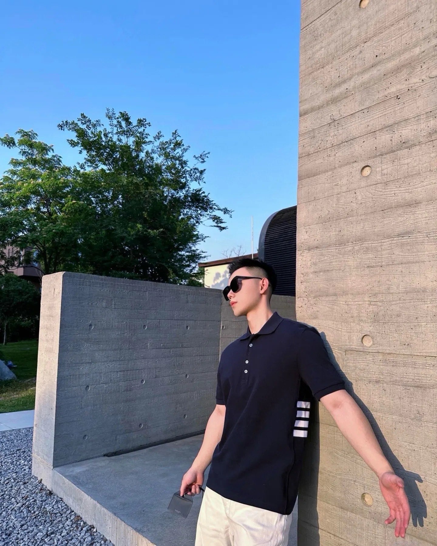 V공장 / 톰브라운 반팔