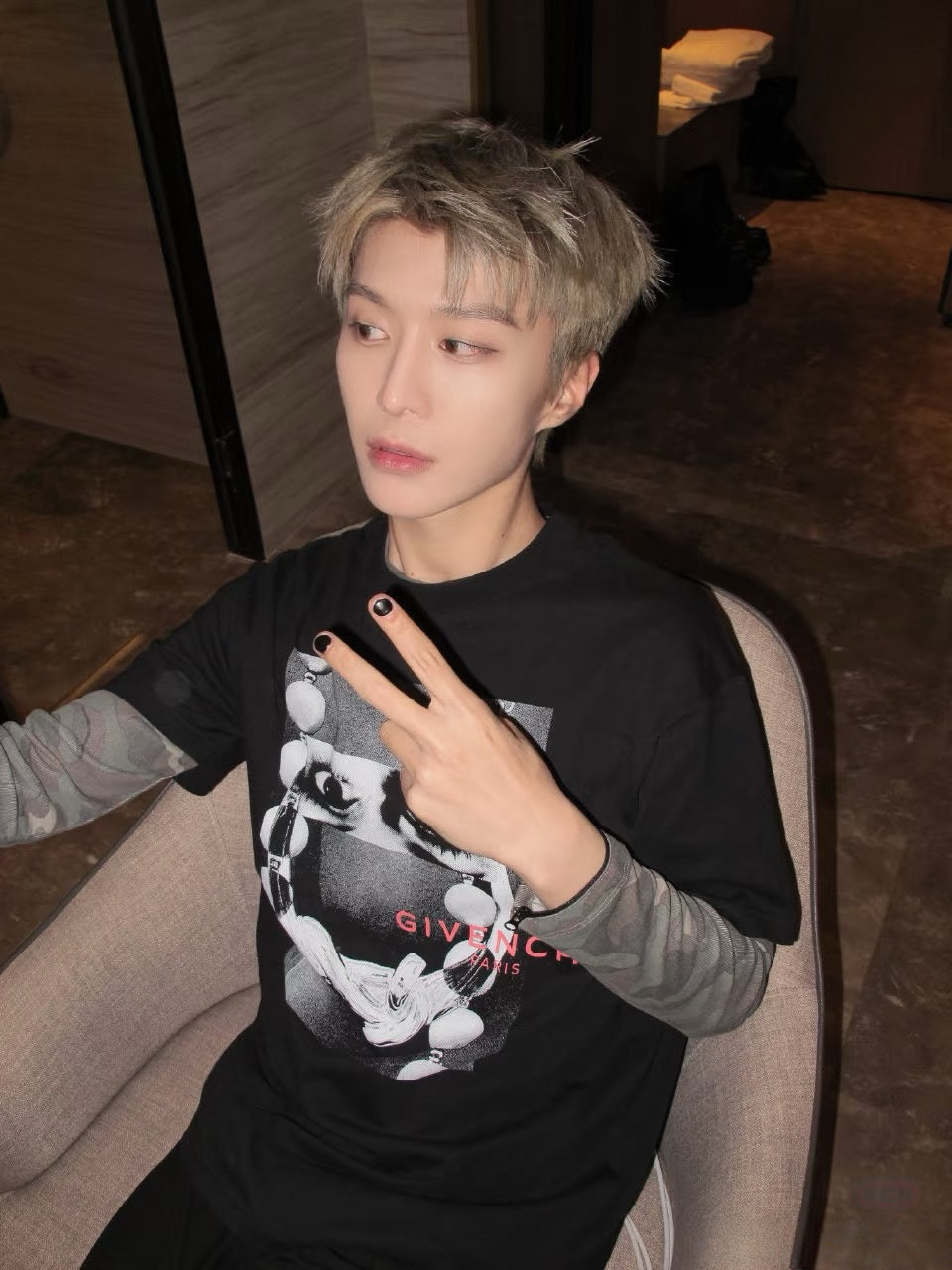 V공장 / 지방시 반팔