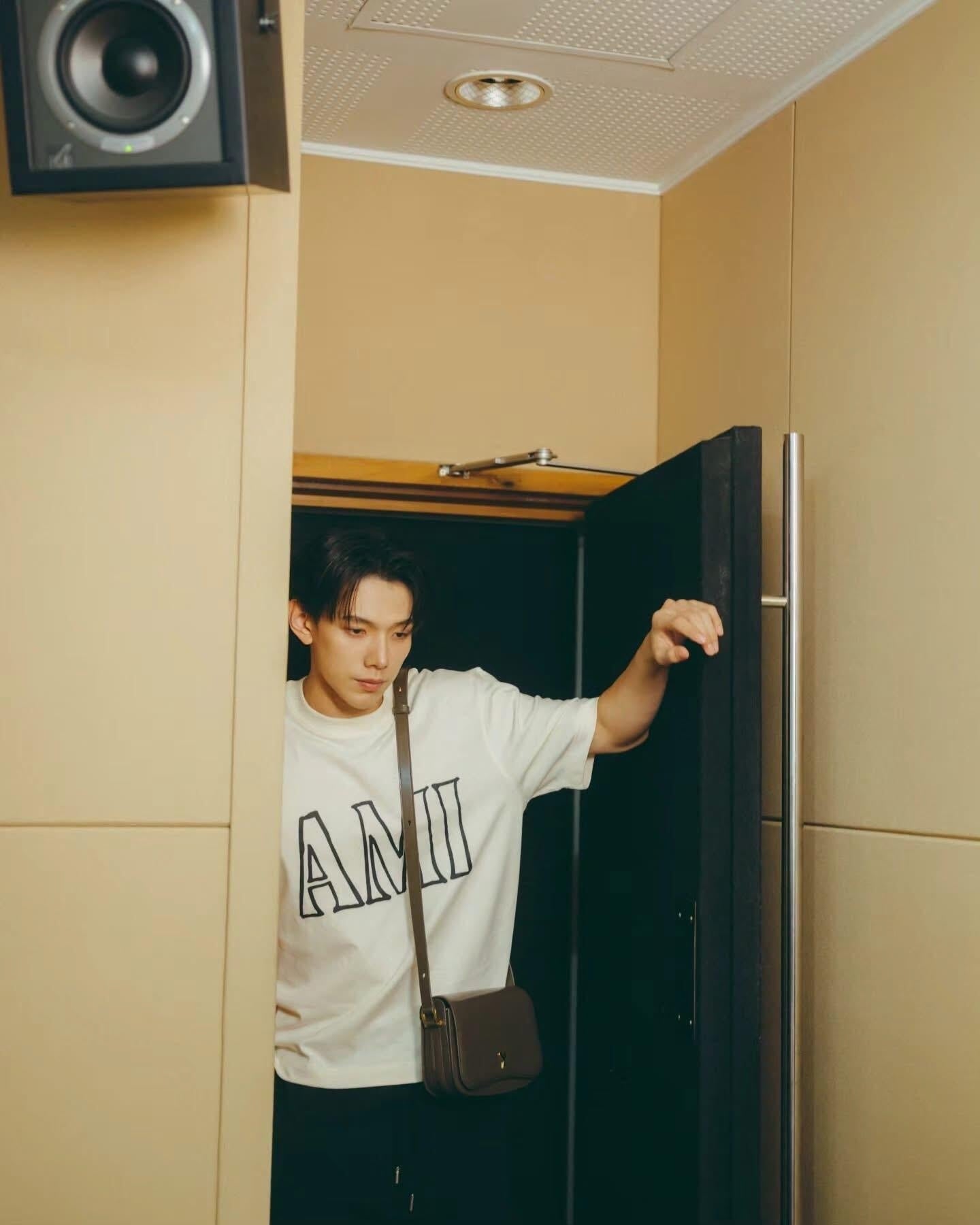 V공장 / 아미 반팔