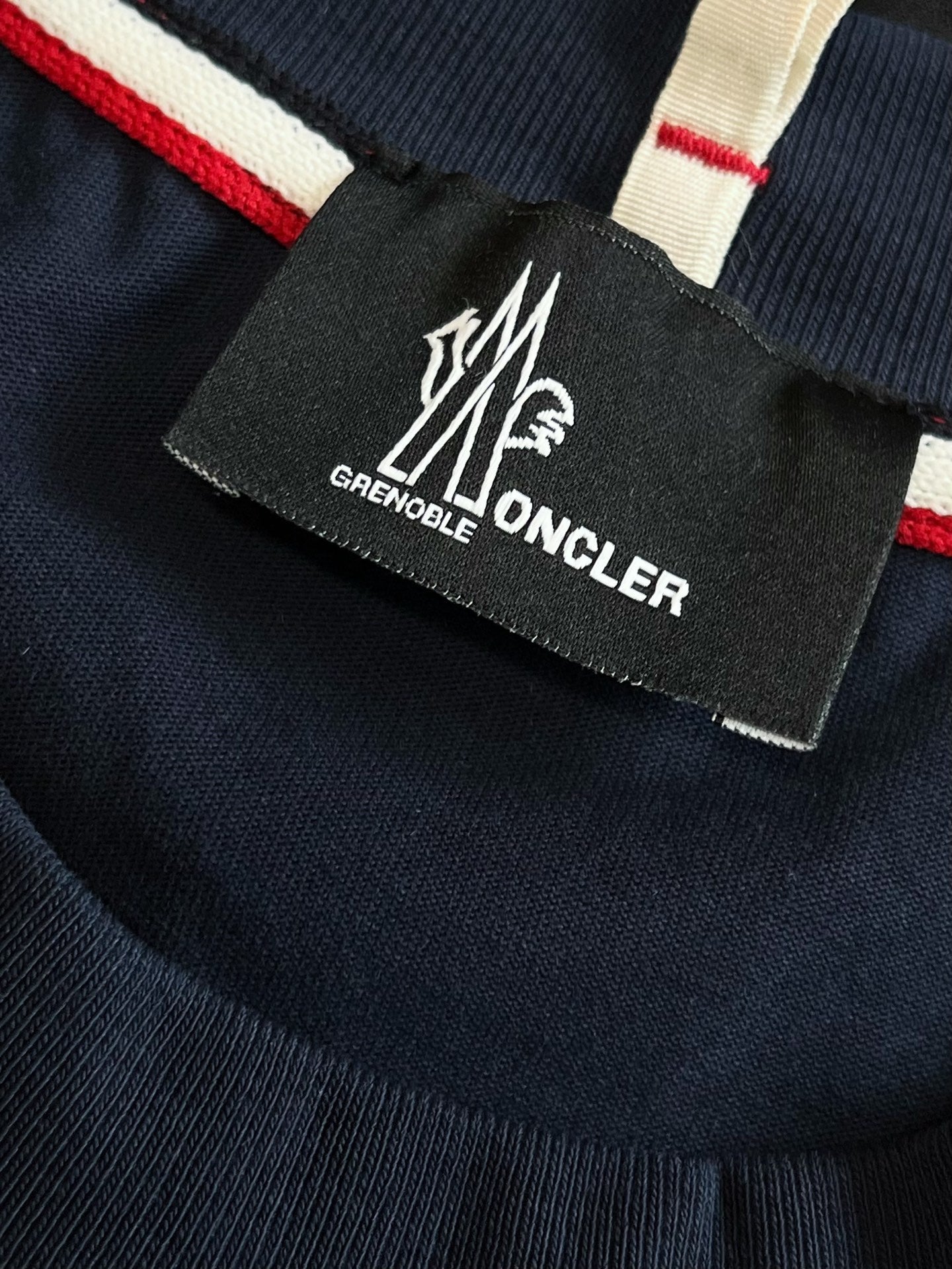 V공장 /  몽클레어 반팔