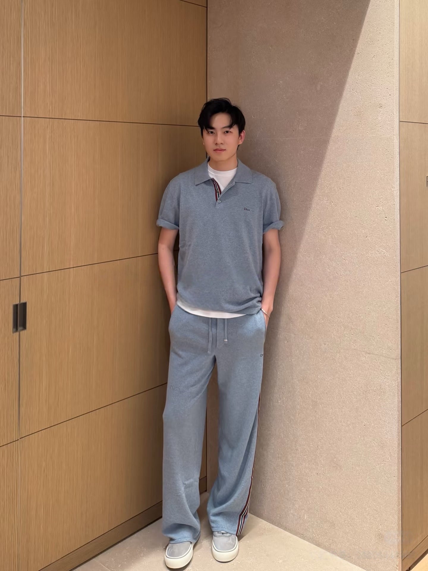 V공장 / 디올 반팔