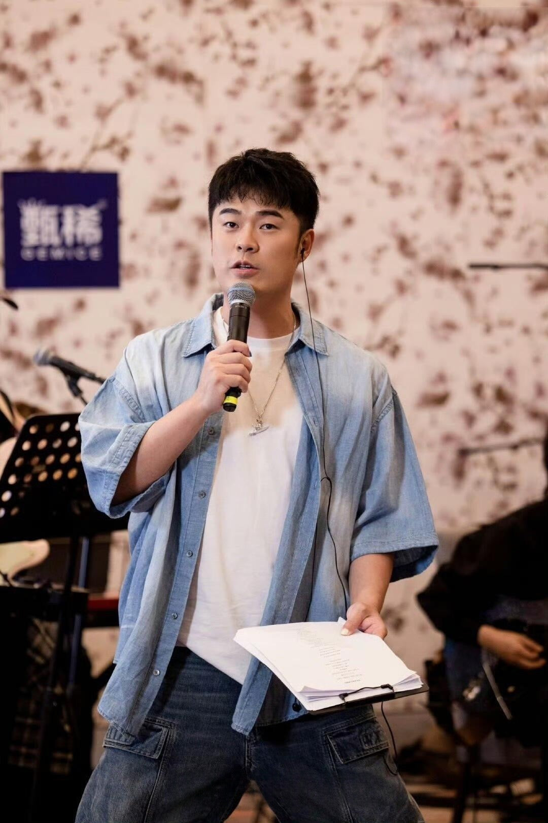 V공장 / 아크네스튜디오 반팔