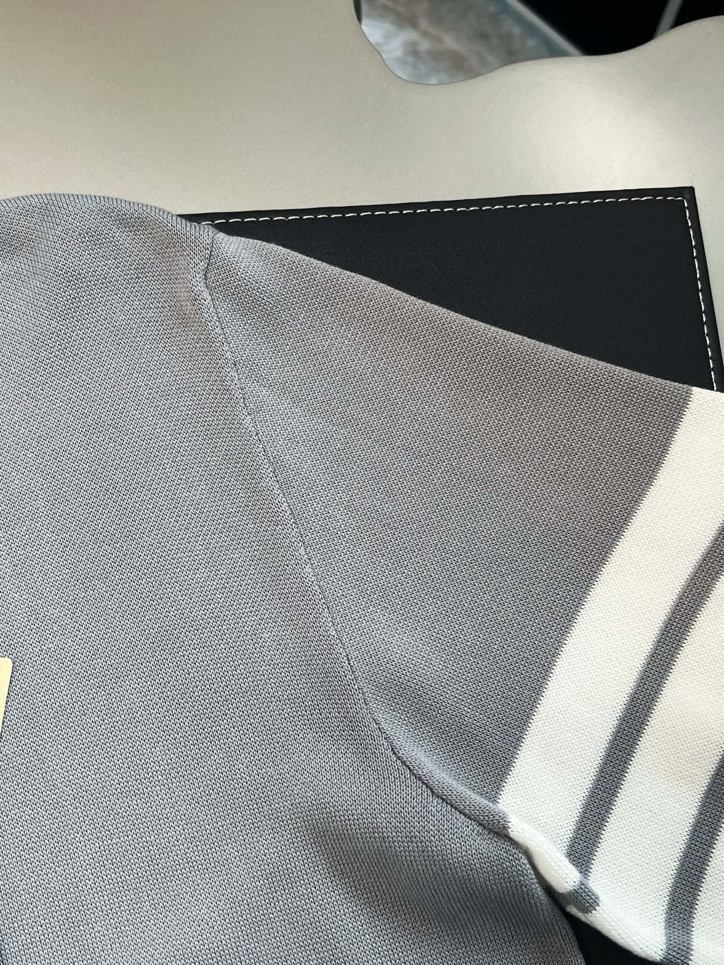 V공장 / 톰브라운 반팔