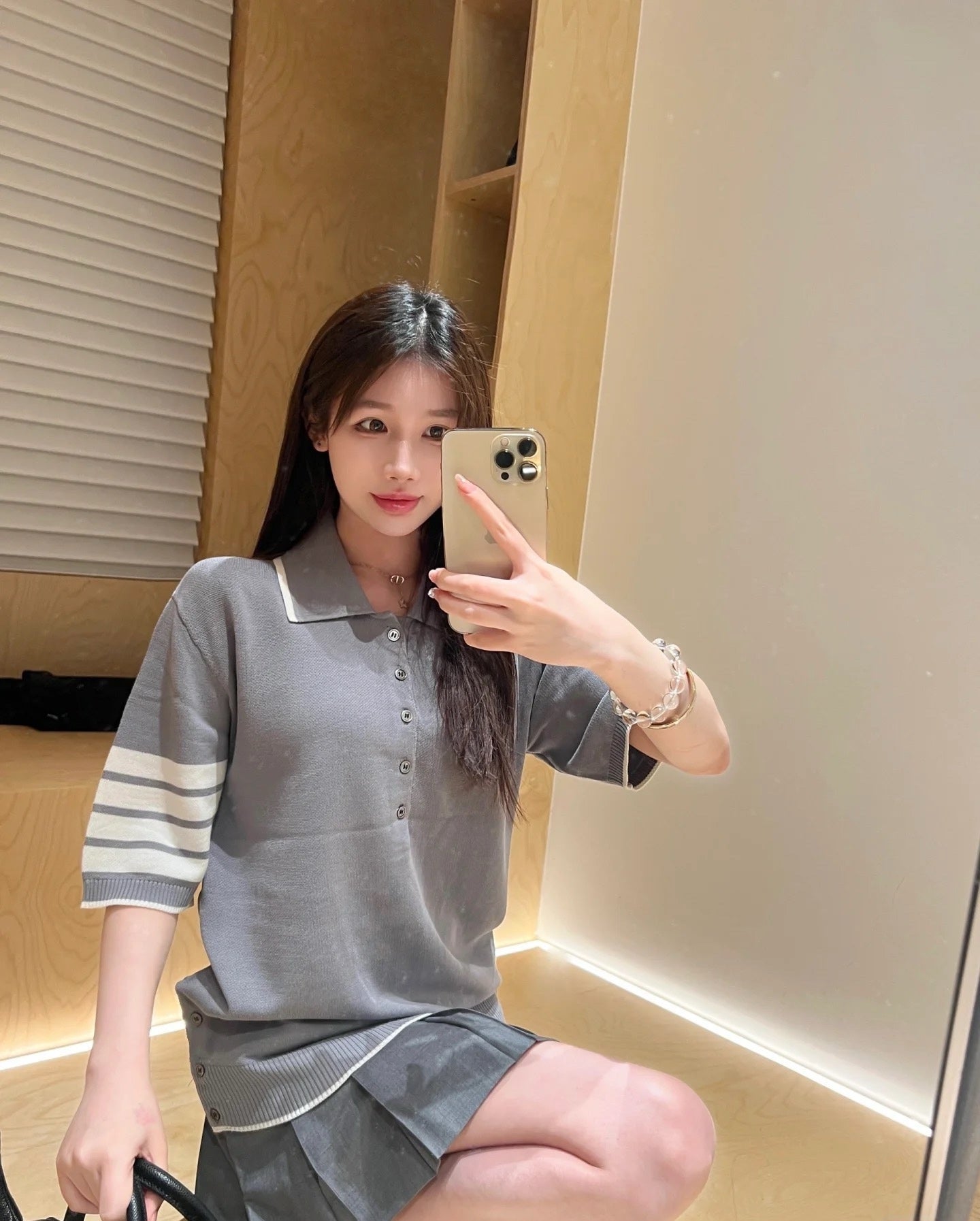 V공장 / 톰브라운 반팔
