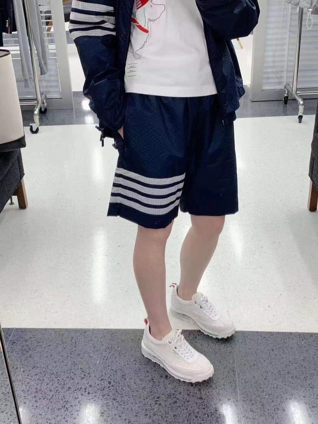 V공장 / 톰브라운 반바지