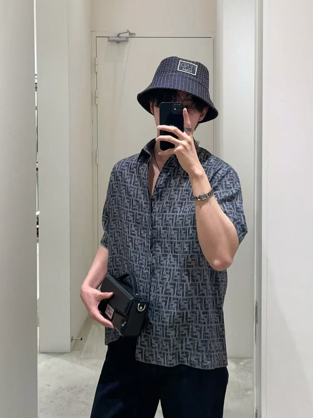 V공장 / 펜디  반팔