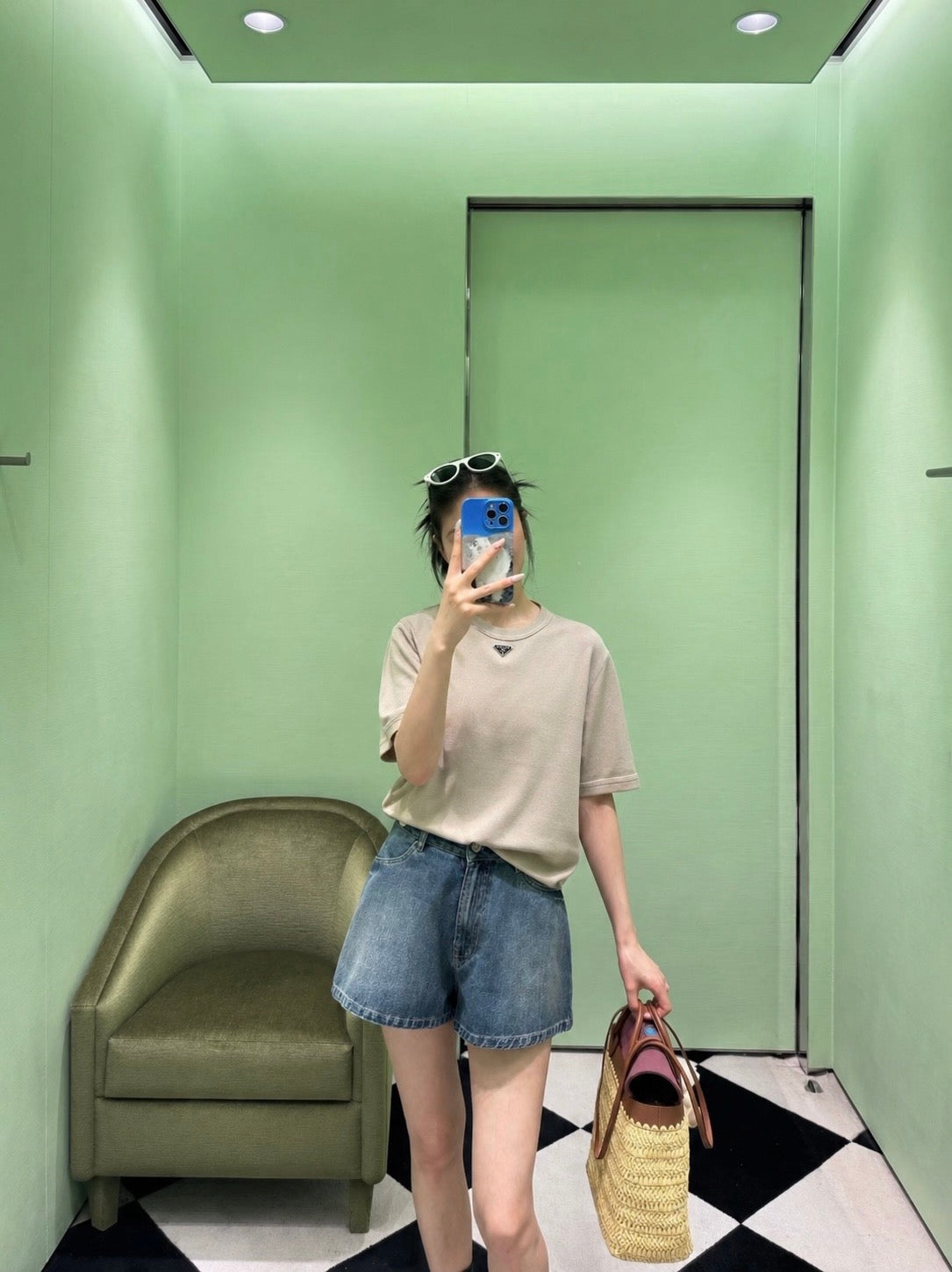 V공장 / 프라다 반팔