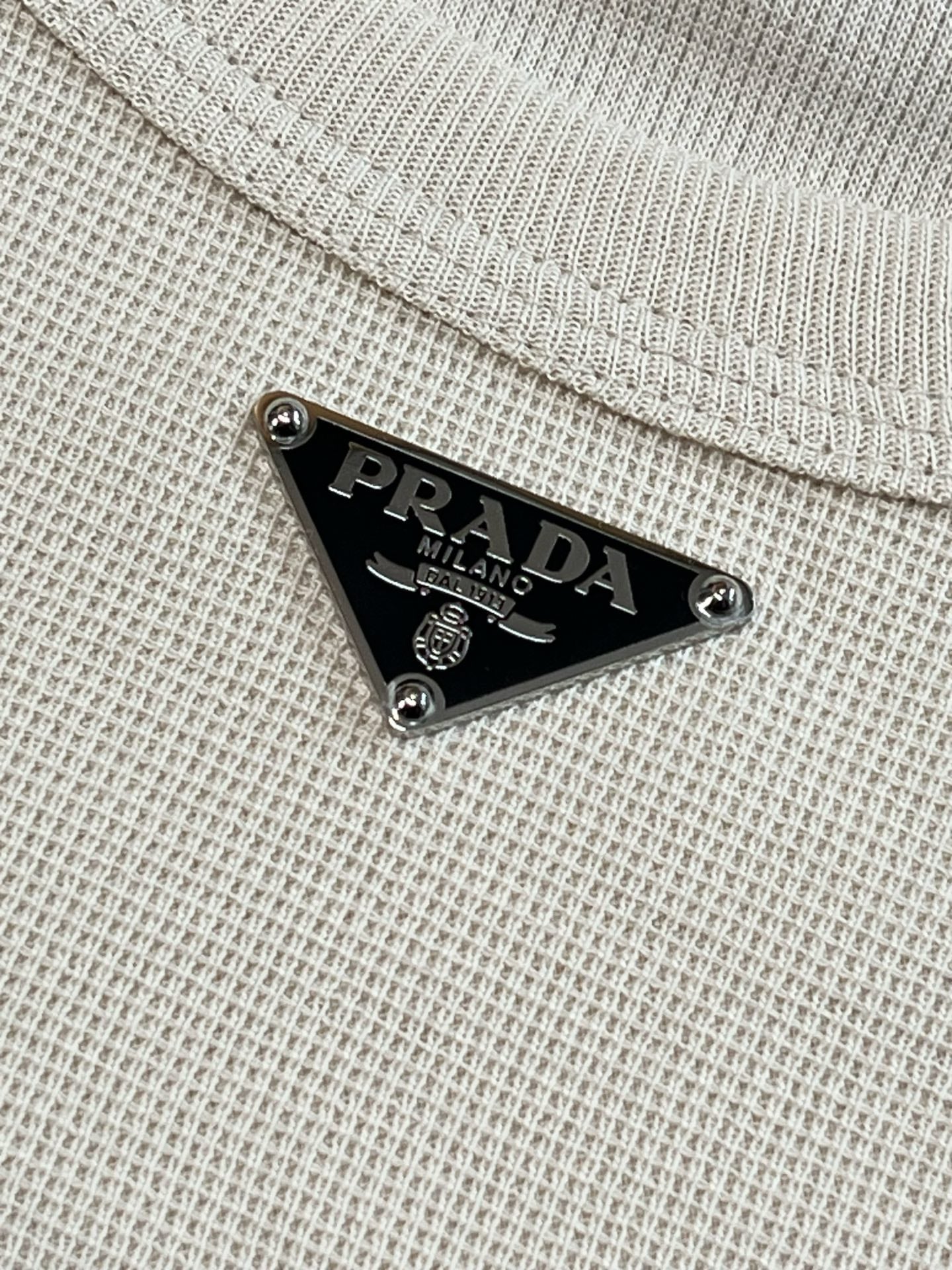 V공장 / 프라다 반팔