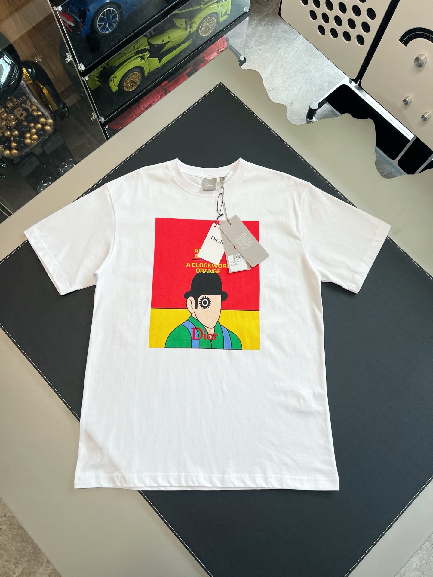 V공장 / 디올 반팔