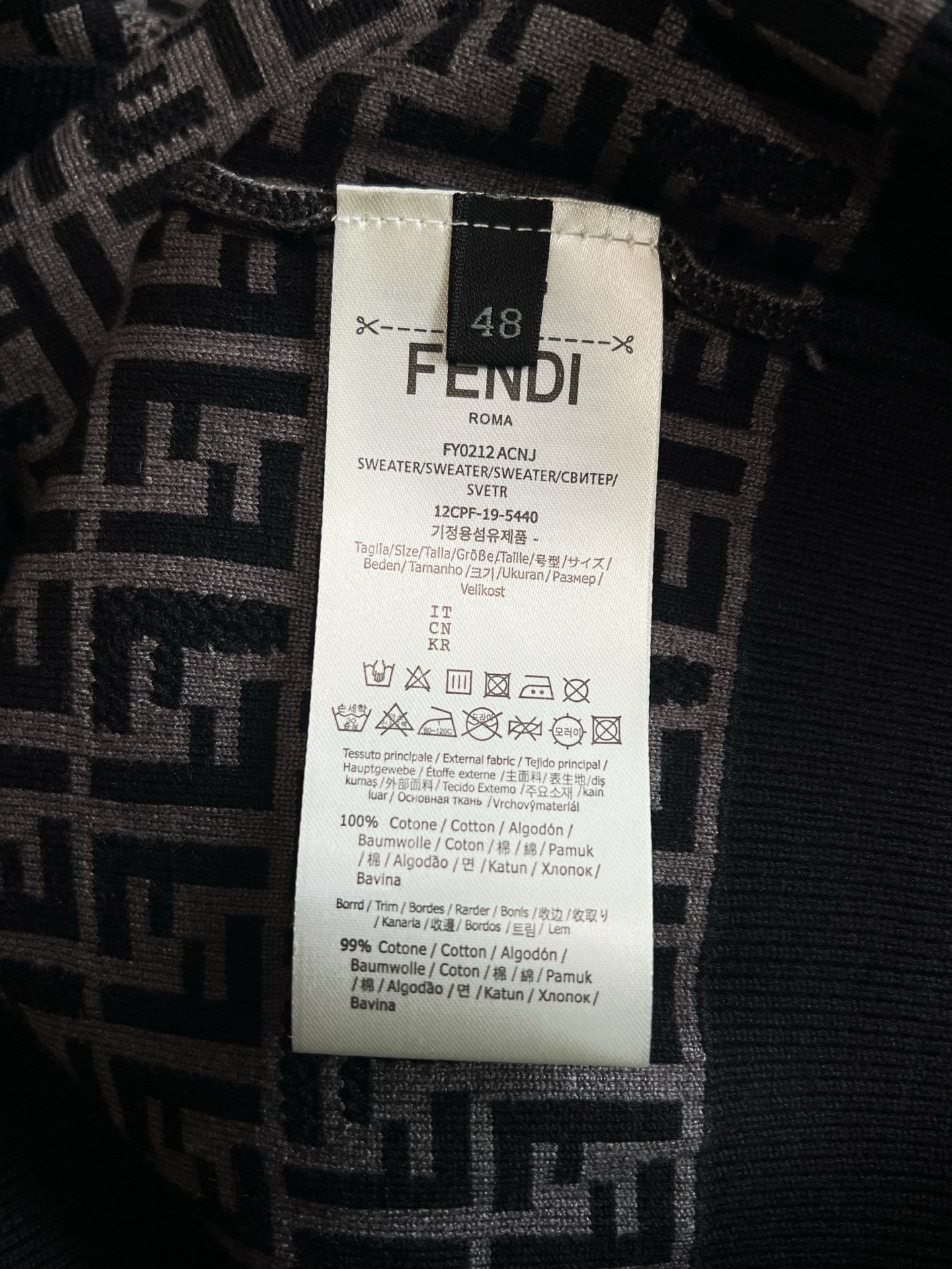 V공장 / 펜디 반팔