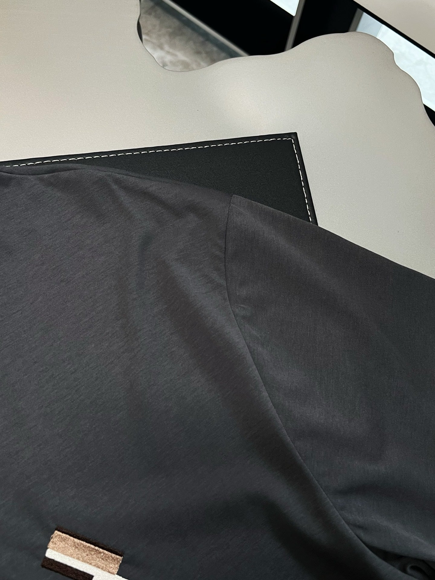 V공장 / 펜디 반팔