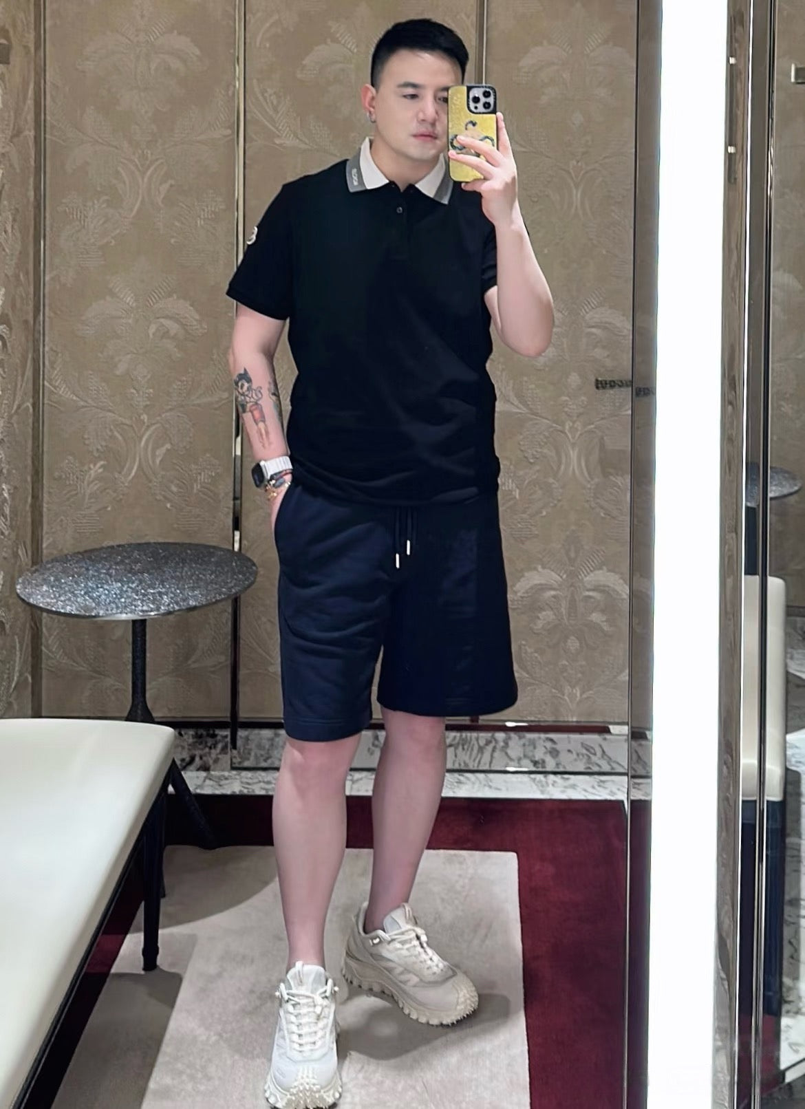 V공장 / 몽클레어 반팔