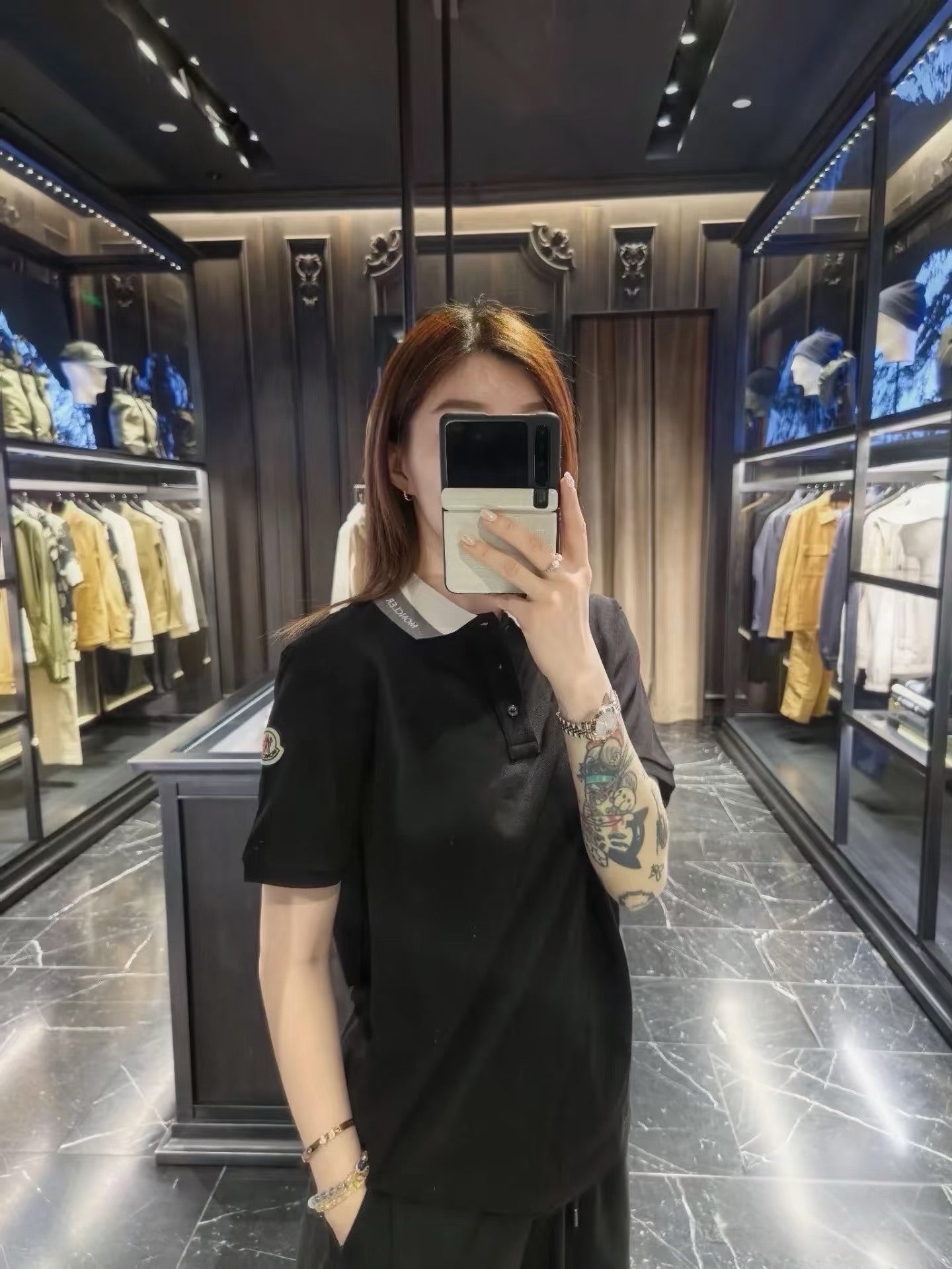 V공장 / 몽클레어 반팔