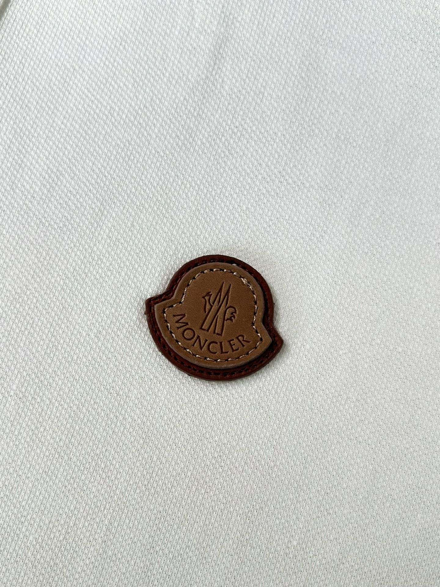 V공장 / 몽클레어 반팔