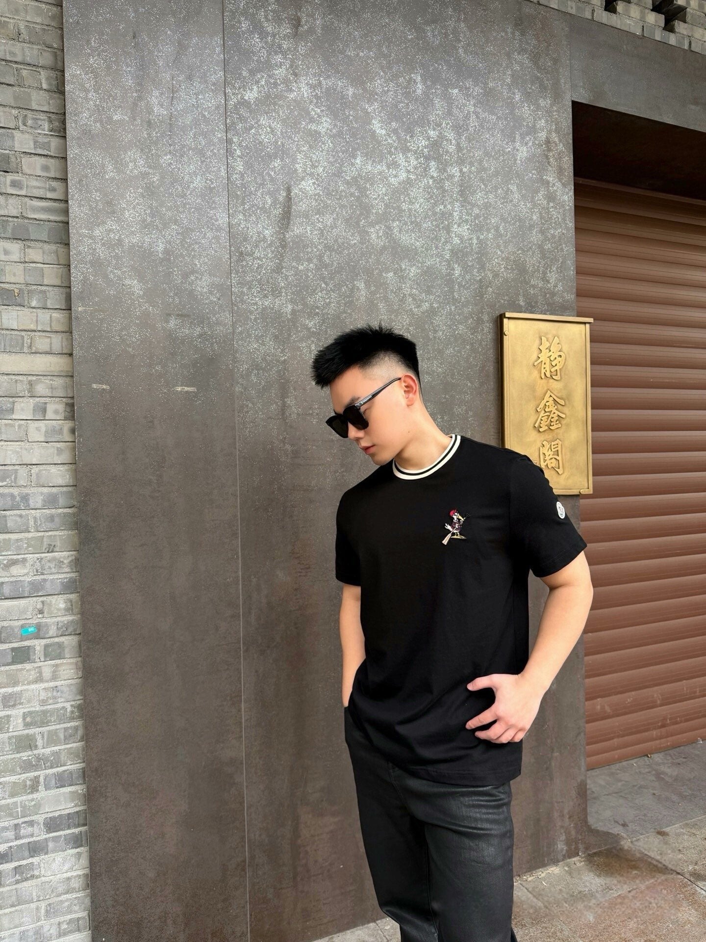 V공장 / 몽클레어 반팔