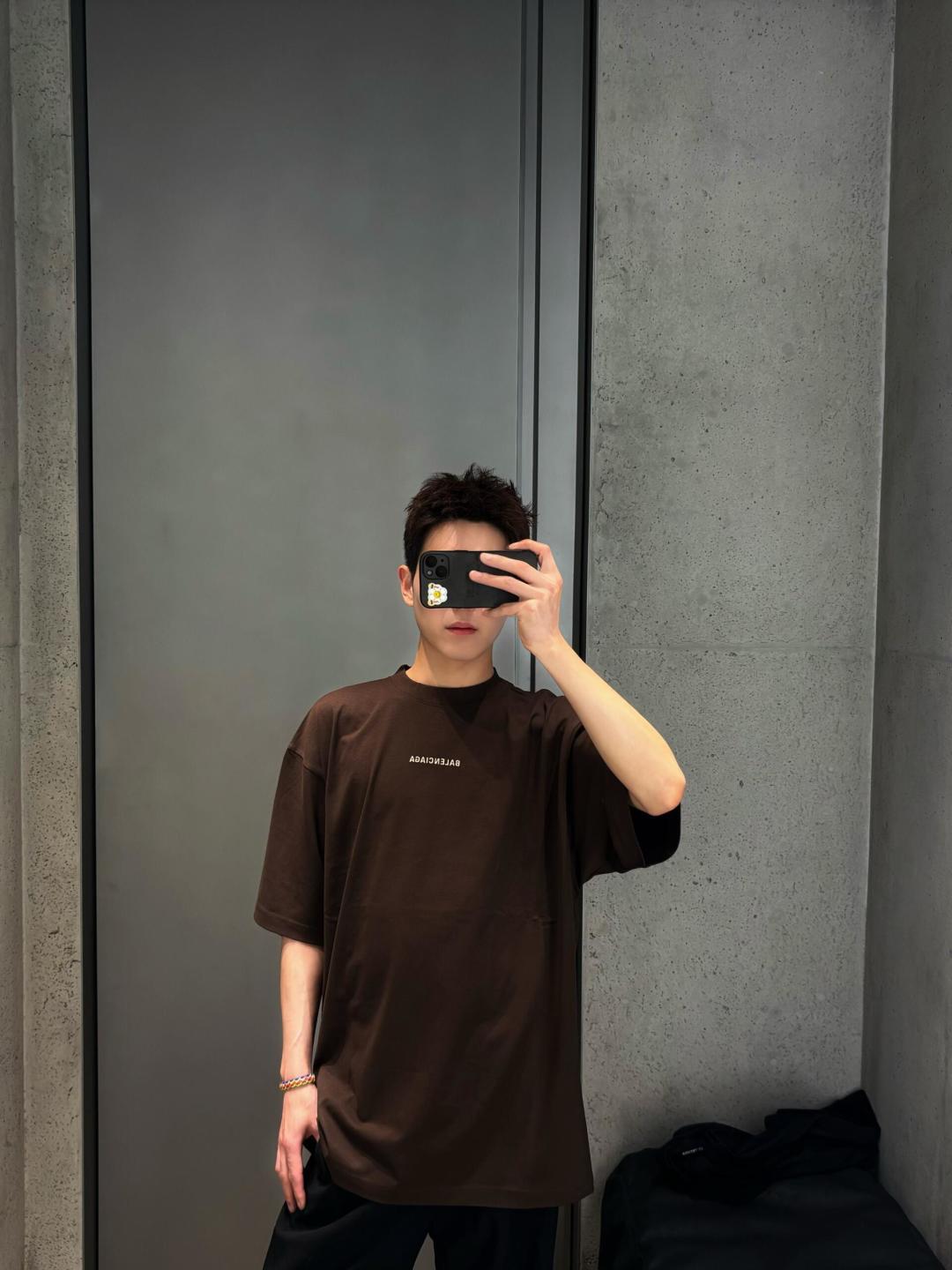 GTR / 발렌시아가 브라운 알파벳 자수 라운드 티셔츠