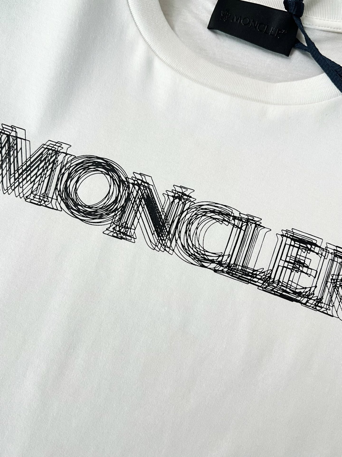 V공장 / 몽클레어 반팔