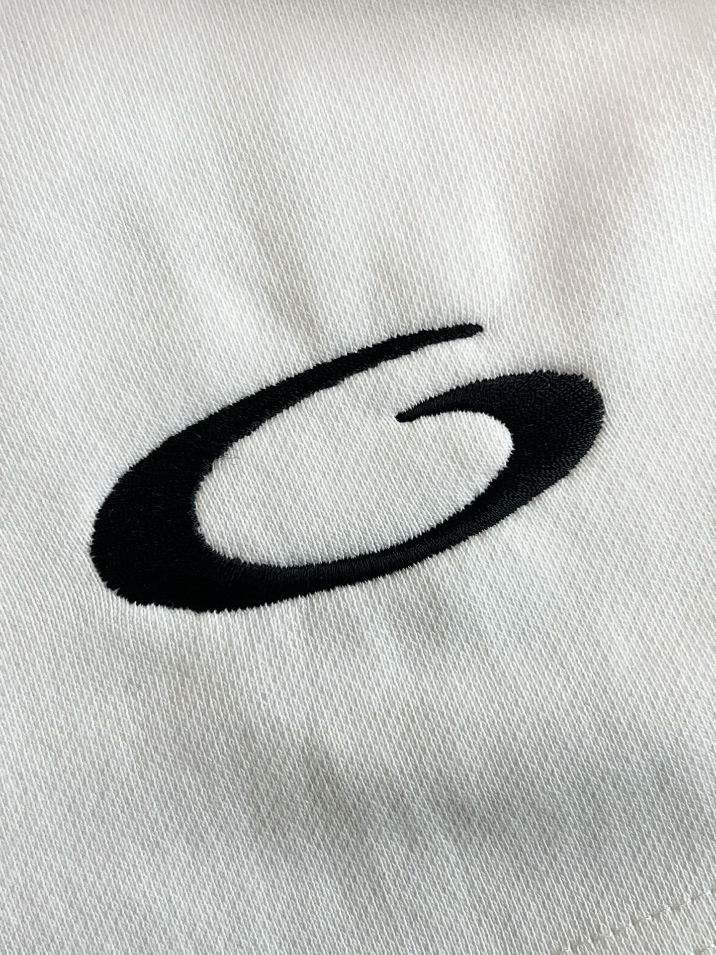 V공장 / 발렌시아가 반바지