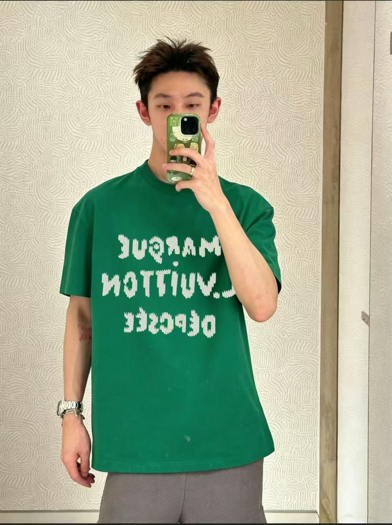 BVG / 루이비통 모사 자수 라운드넥 티셔츠