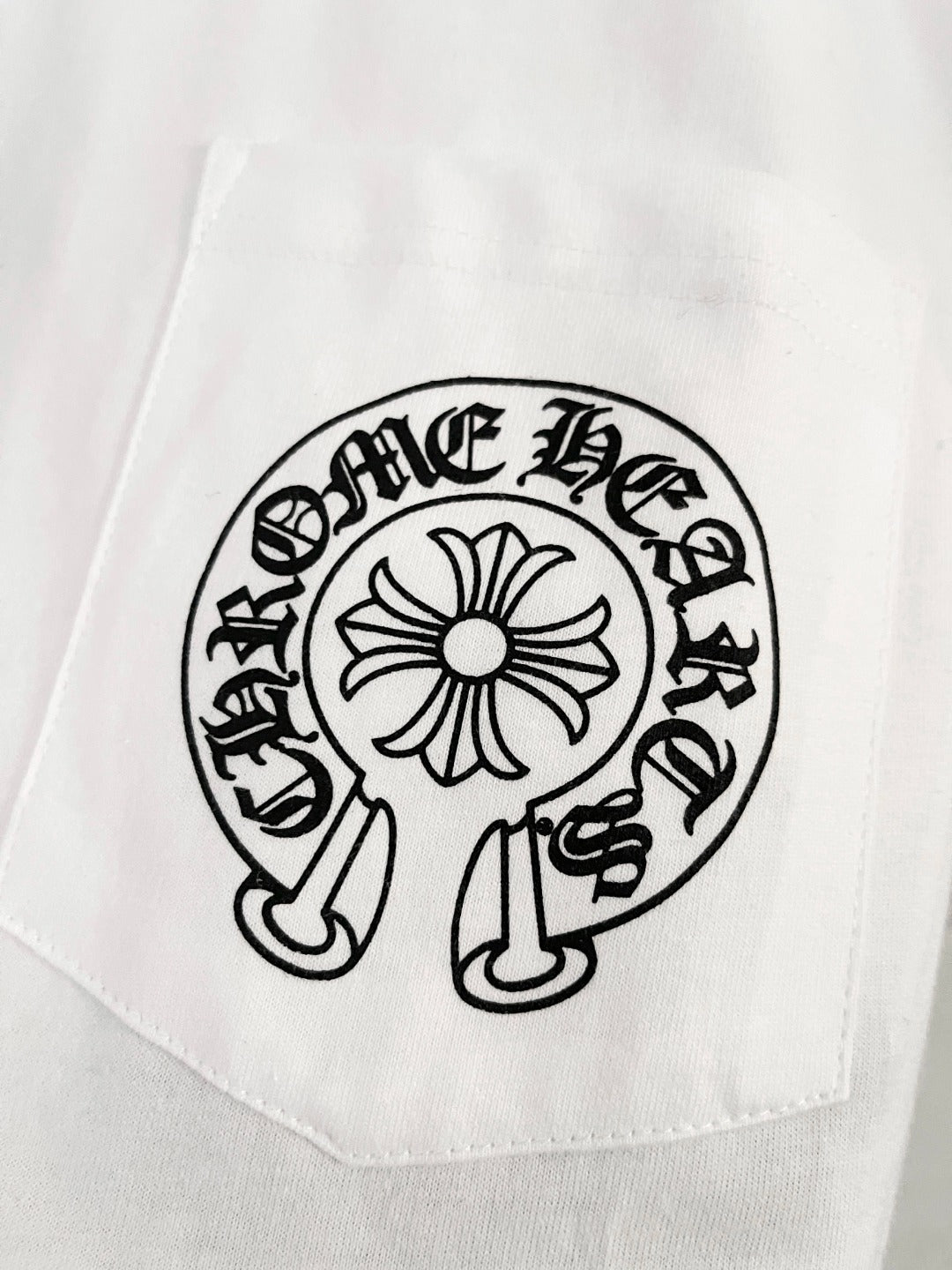 BVG / 크롬하츠 크로스 플라워 프린트 포켓 반팔 티