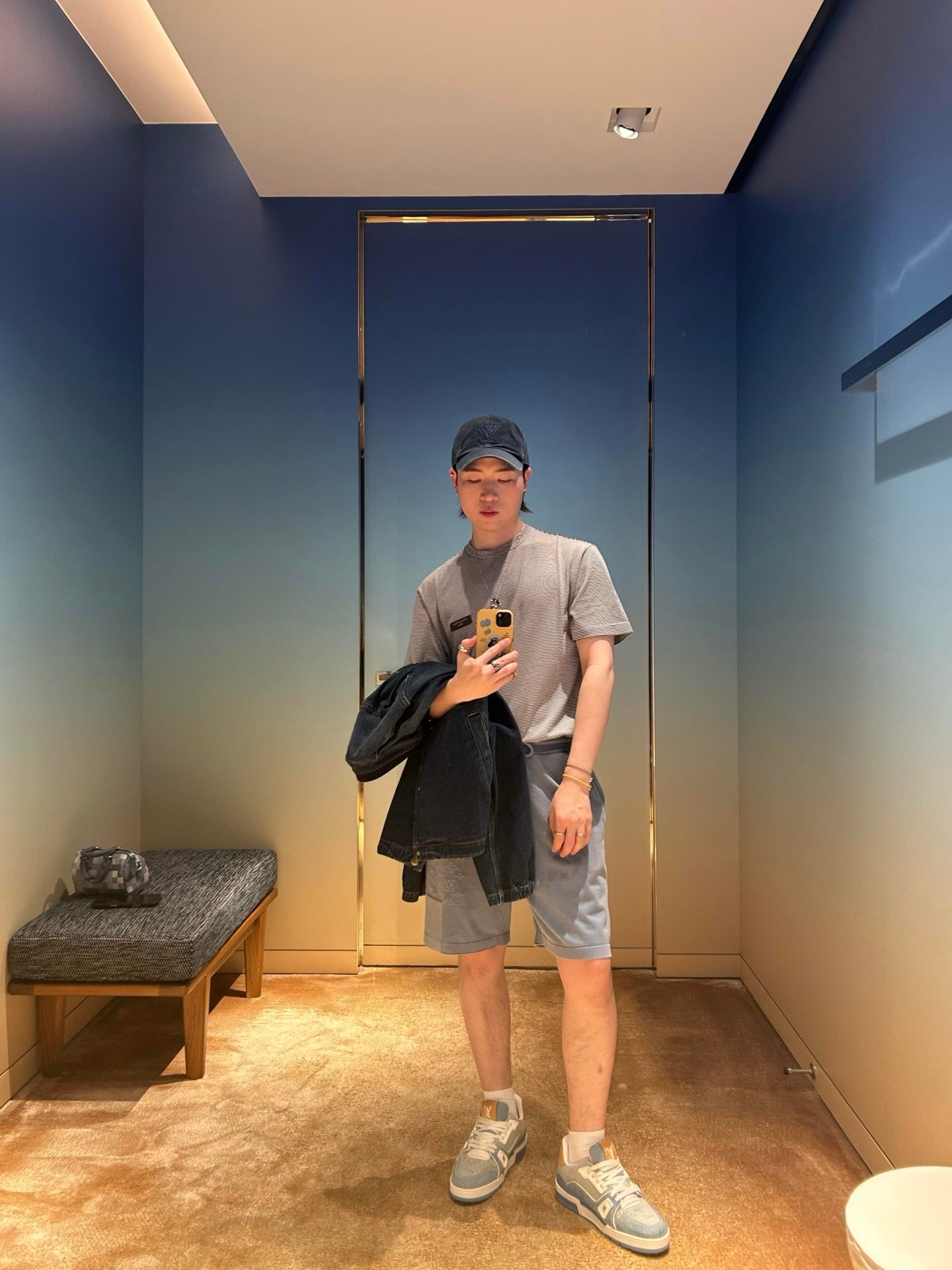 BVG / 루이비통 슬림핏 로고 티셔츠