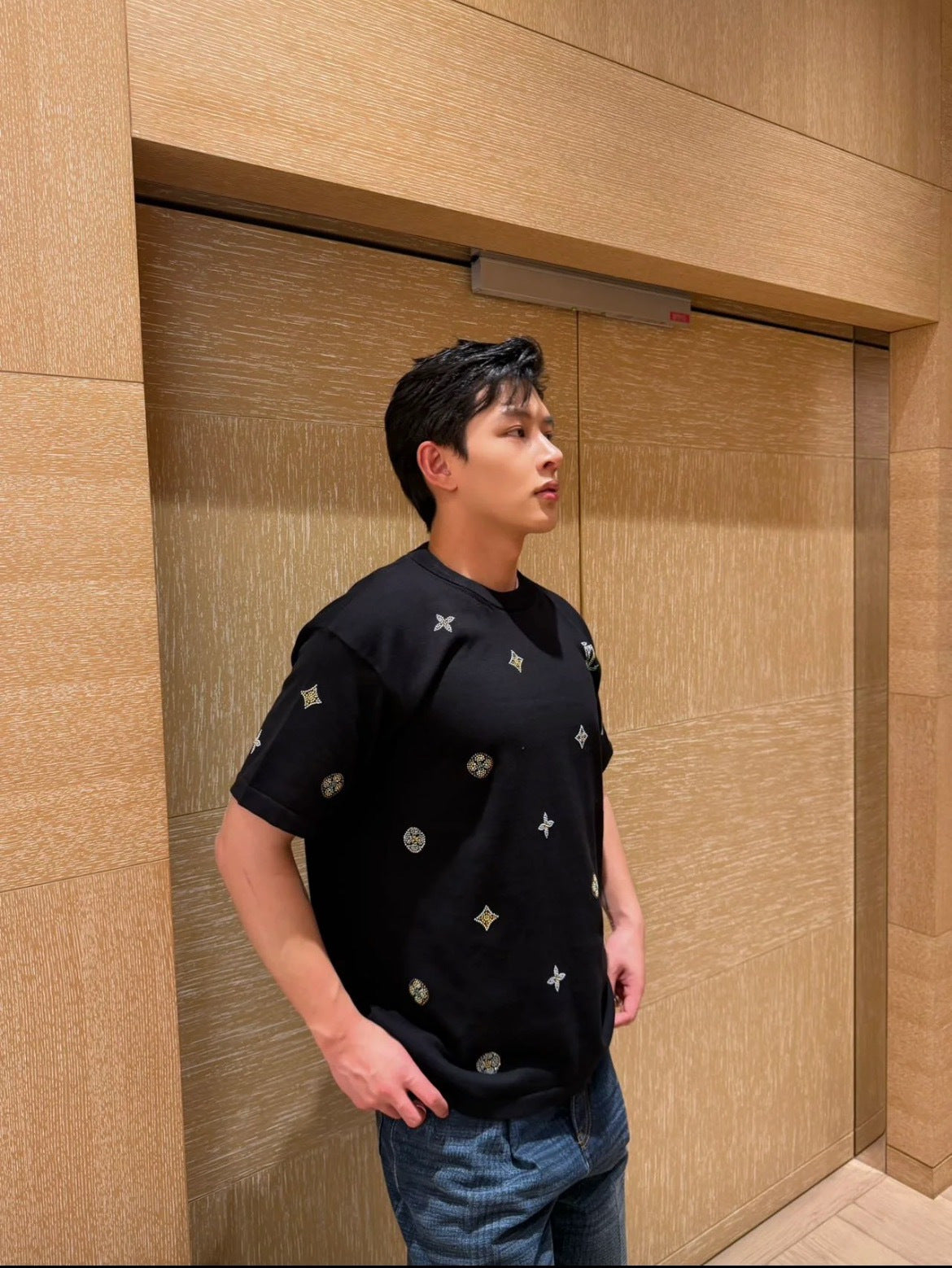 BVG / 루이비통 스톤 장식 니트 라운드넥