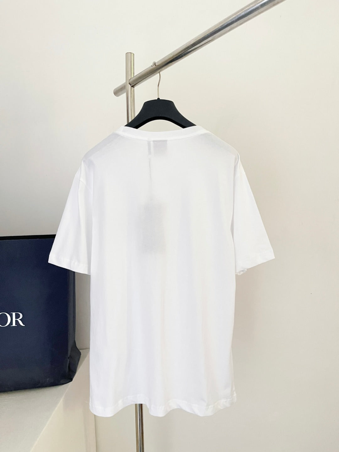 BVG / 디올 가슴 꽃 패턴 반팔 티셔츠