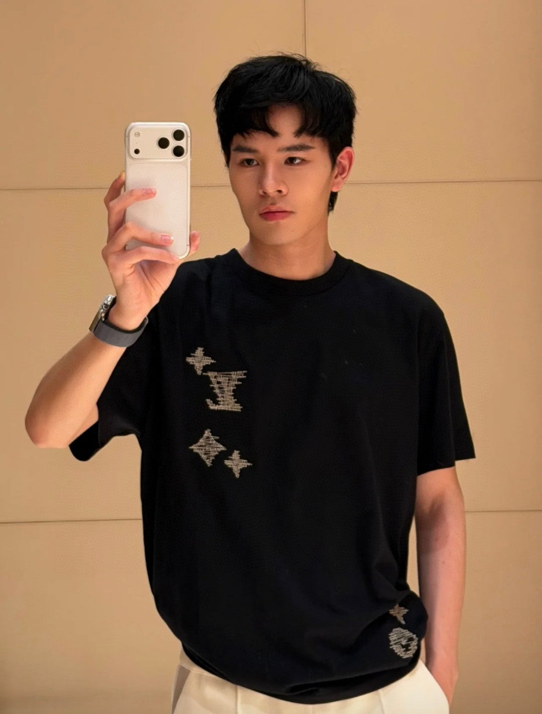 BVG / 루이비통 컬러대비 자수 꽃 반팔