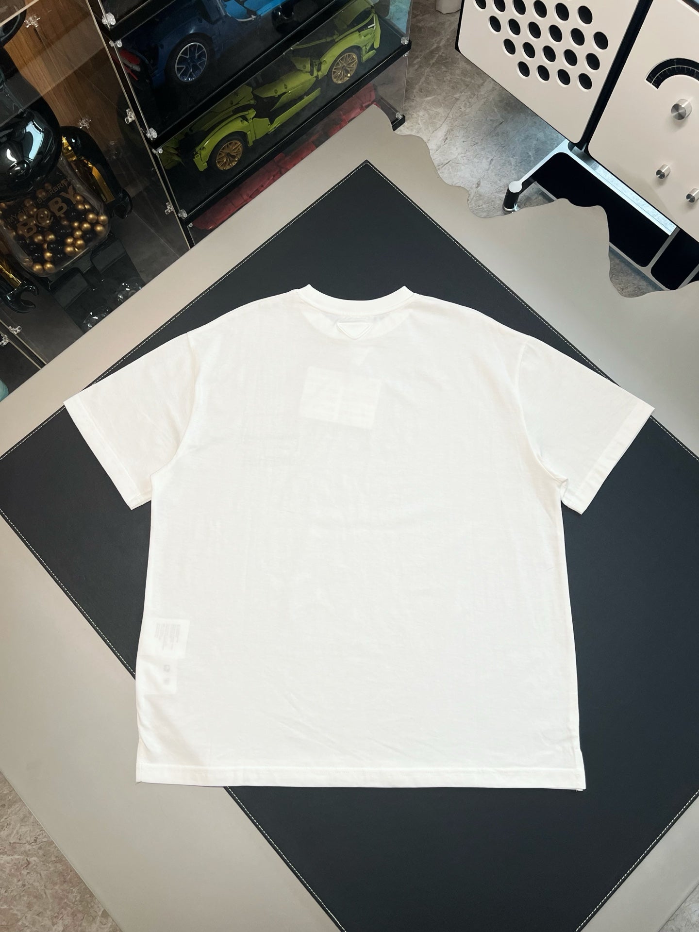 V공장 / 프라다 반팔