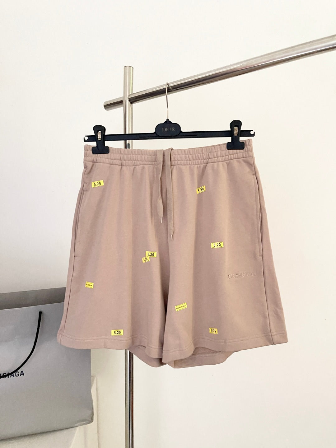 BVG / 발렌시아가 520 태그 장식 반바지