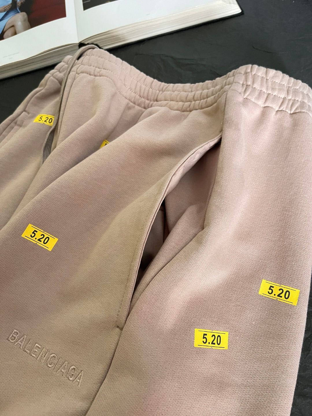 BVG / 발렌시아가 520 태그 장식 반바지